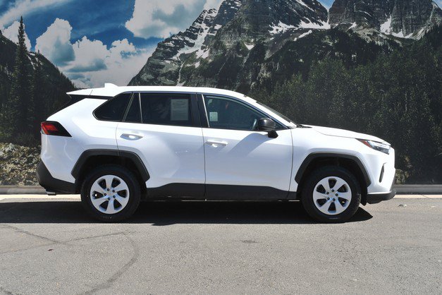 Used 2024 Toyota RAV4 LE AWD/4WD image 2