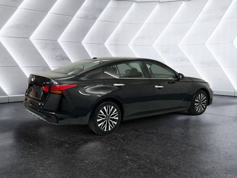 Used 2023 Nissan Altima 2.5 SV image 4