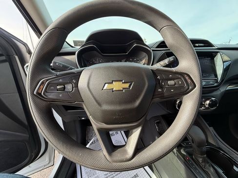 Used 2022 Chevrolet TrailBlazer LT w/ Convenience Package image 8