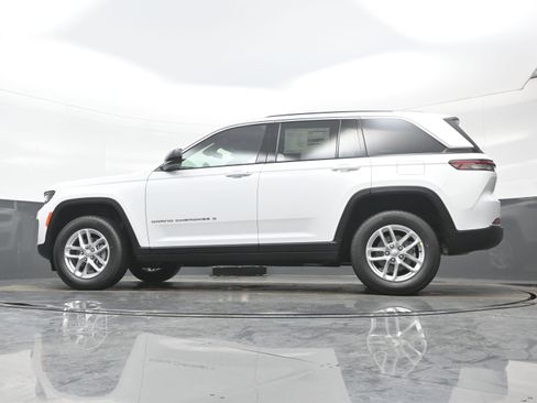 New 2026 Jeep Grand Cherokee Laredo image 12