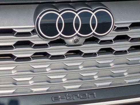 Used 2024 Audi Q8 e-tron Premium Plus image 25
