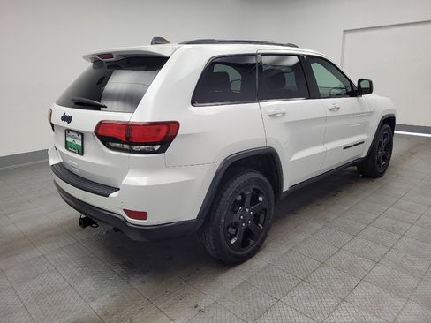 Used 2018 Jeep Grand Cherokee Laredo AWD/4WD image 9