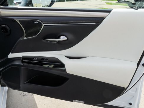 Used 2023 Lexus ES 350 F Sport w/ Accessory Package (Z2) FWD image 29