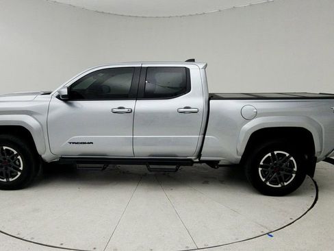 Used 2024 Toyota Tacoma TRD Sport RWD image 5