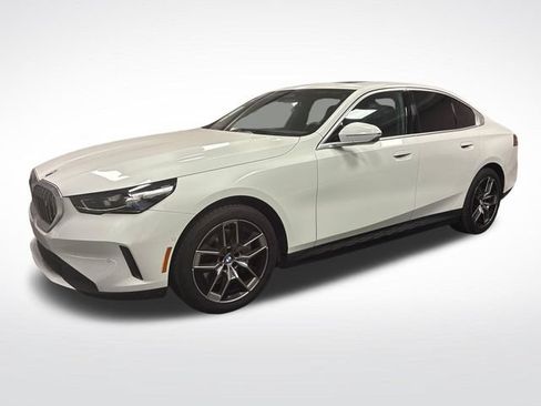 Used 2026 BMW i5 eDrive40 w/ Premium Package RWD image 1