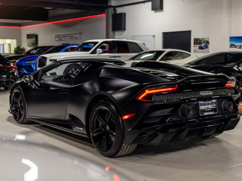 Used 2021 Lamborghini Huracan EVO RWD image 97