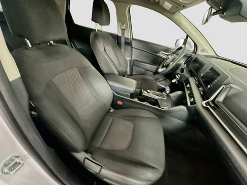 Used 2025 Kia Sportage LX FWD image 29