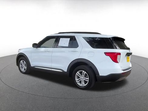 Used 2023 Ford Explorer XLT w/ Equipment Group 202A AWD/4WD image 10