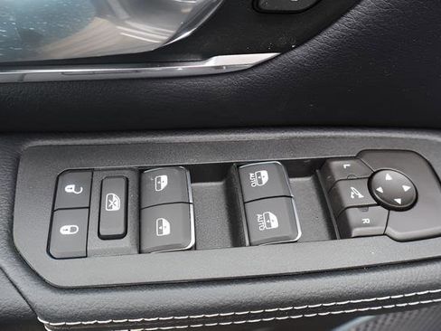 New 2026 RAM 1500 Laramie AWD/4WD image 18