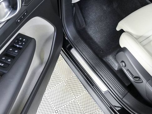 Certified 2025 Volvo XC40 B5 Ultra AWD/4WD image 10