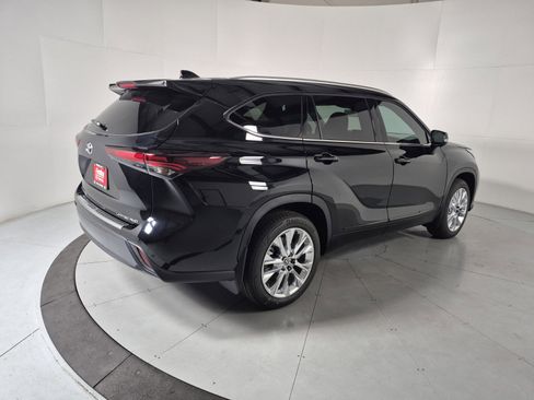 New 2026 Toyota Highlander Limited image 5