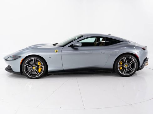 Used 2022 Ferrari Roma image 2
