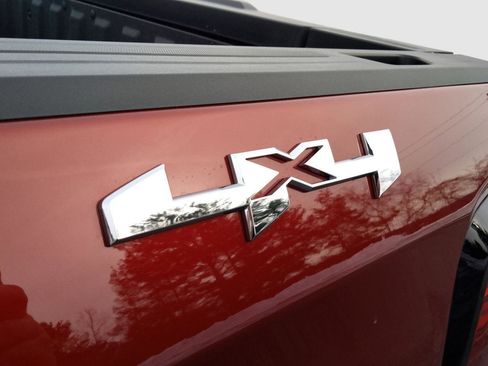 New 2026 GMC Sierra 1500 SLT image 15