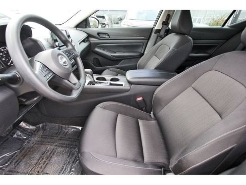 Used 2024 Nissan Altima 2.5 S FWD image 9