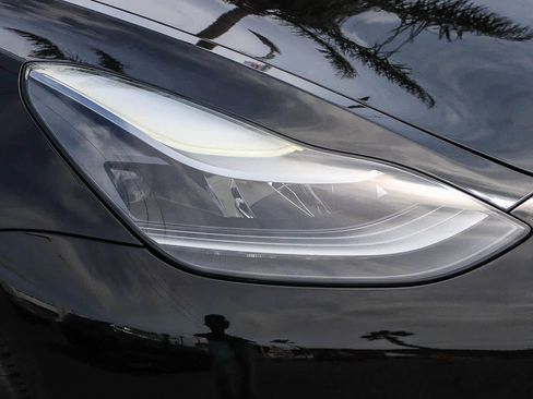 Used 2023 Tesla Model 3 Standard Range RWD image 4