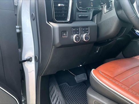 Used 2025 GMC Sierra 2500 Denali Ultimate AWD/4WD image 30
