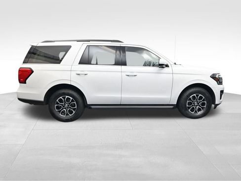 Used 2024 Ford Expedition XLT RWD image 2