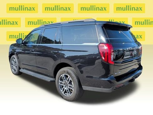 Used 2025 Ford Expedition Active RWD image 6