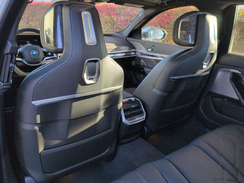 Used 2025 BMW i7 eDrive50 RWD image 19