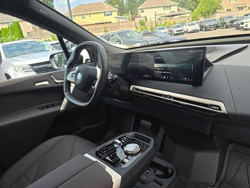 Used 2024 BMW iX xDrive50 w/ Premium Package AWD/4WD image 19