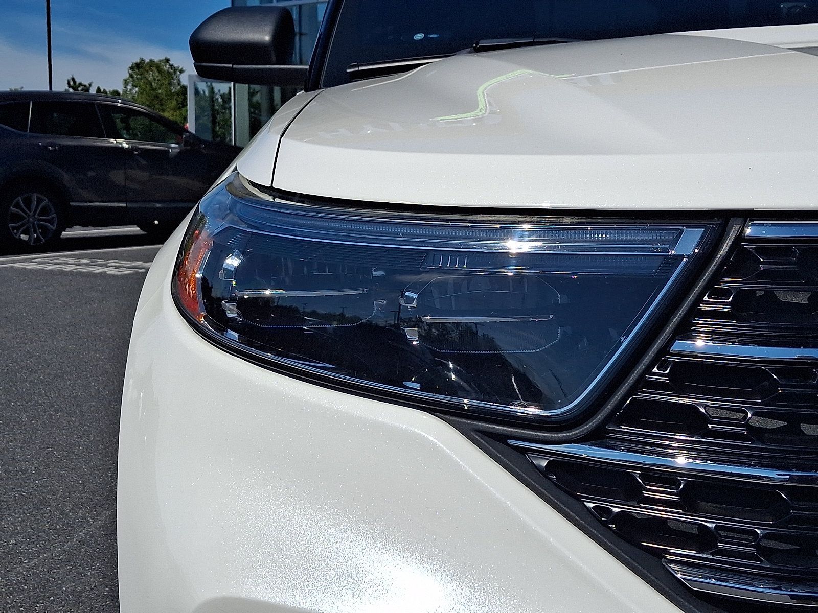 Used 2020 Ford Explorer XLT w/ Equipment Group 202A AWD/4WD image 9