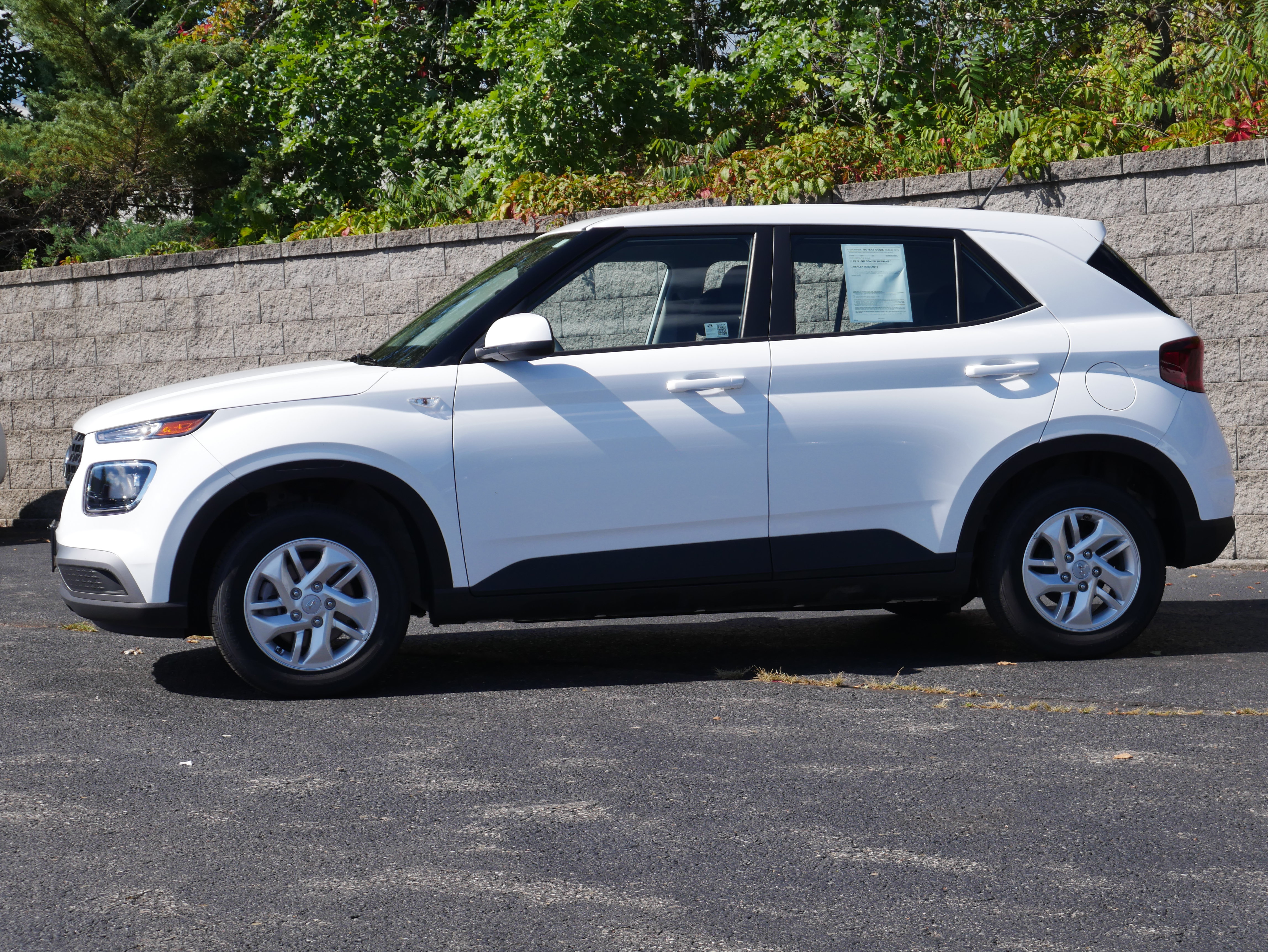 Used 2026 Hyundai Venue SE FWD image 3
