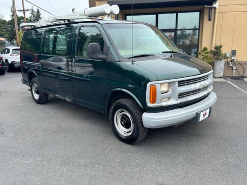 Used 2002 Chevrolet Express 2500 RWD image 1