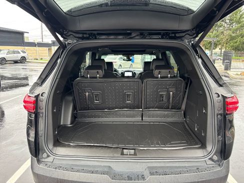 Used 2023 Chevrolet Traverse RS image 25