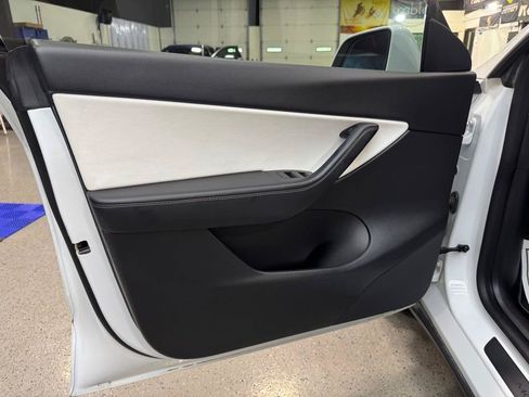Used 2021 Tesla Model Y Long Range AWD/4WD image 11