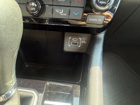Used 2025 Jeep Compass Trailhawk AWD/4WD image 32