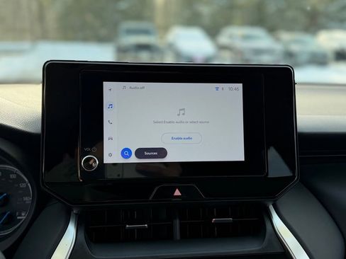 Used 2023 Toyota Venza LE image 15