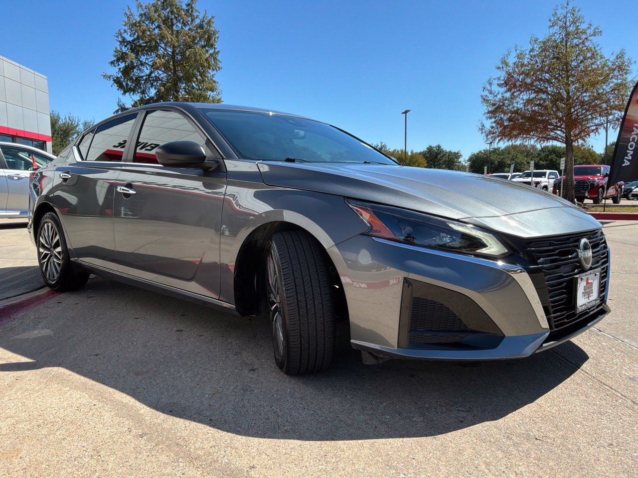 Used 2025 Nissan Altima 2.5 SV FWD image 4