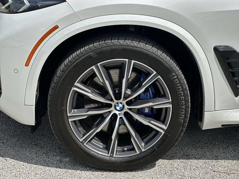 Used 2025 BMW X5 xDrive40i w/ M Sport Package AWD/4WD image 33