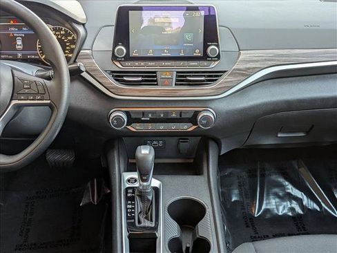 Used 2025 Nissan Altima 2.5 SV FWD image 14