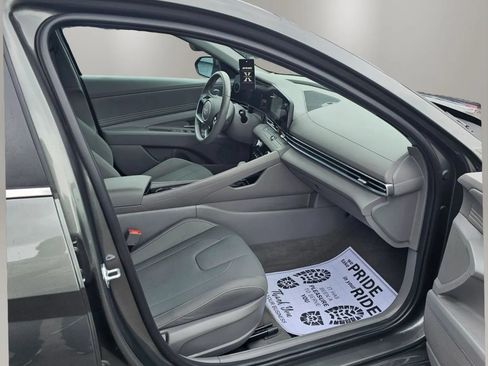 Used 2025 Hyundai Elantra SEL FWD image 8