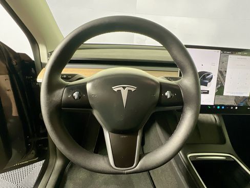 Used 2024 Tesla Model Y Long Range image 17