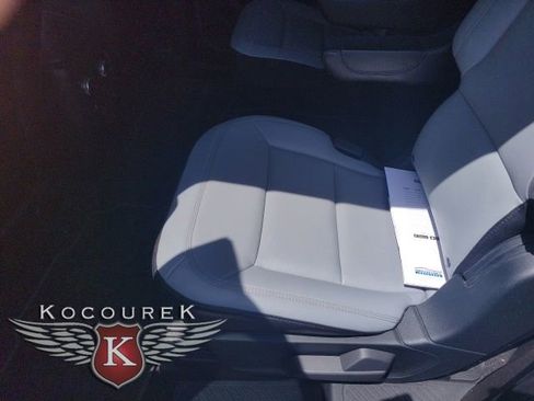 Used 2021 Ford Explorer XLT w/ Equipment Group 202A AWD/4WD image 7