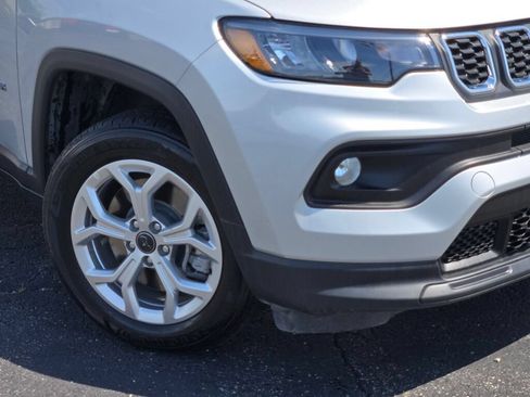 Certified 2025 Jeep Compass Latitude AWD/4WD image 4