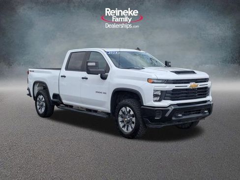 Used 2024 Chevrolet Silverado 2500 Custom w/ Custom Value Package image 3