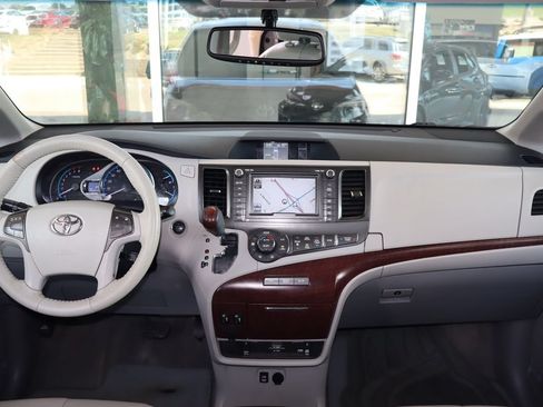Used 2014 Toyota Sienna XLE w/ XLE Premium Package FWD image 36