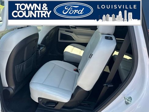 Used 2025 Kia Telluride S FWD image 14