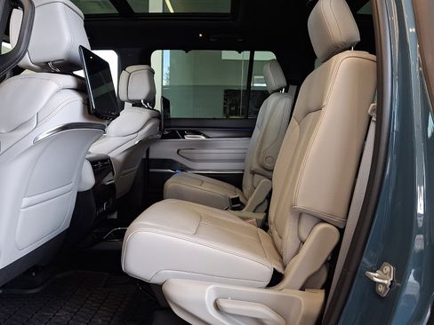 New 2026 Jeep Grand Wagoneer Summit AWD/4WD image 6