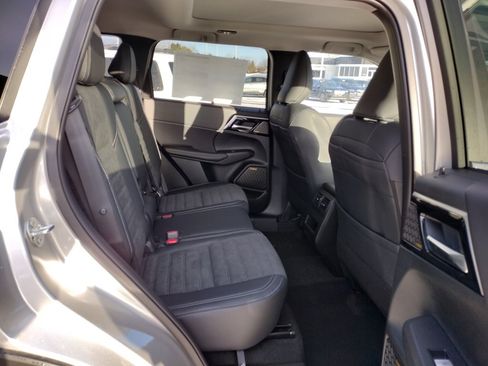 New 2026 Mitsubishi Outlander SE image 11