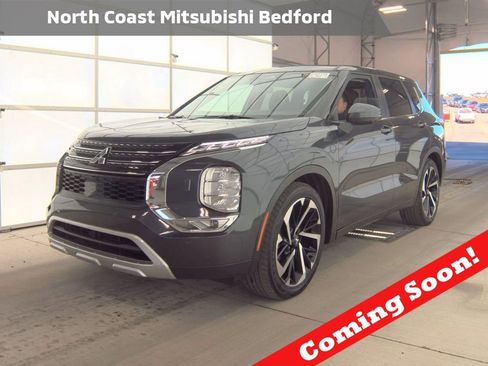 Used 2024 Mitsubishi Outlander SE image 1
