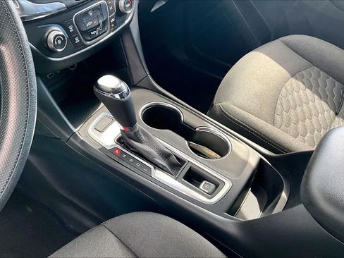 Used 2019 Chevrolet Equinox LT AWD/4WD image 16