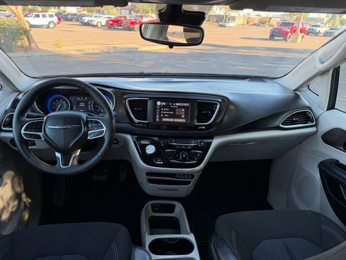 Used 2023 Chrysler Voyager LX image 25