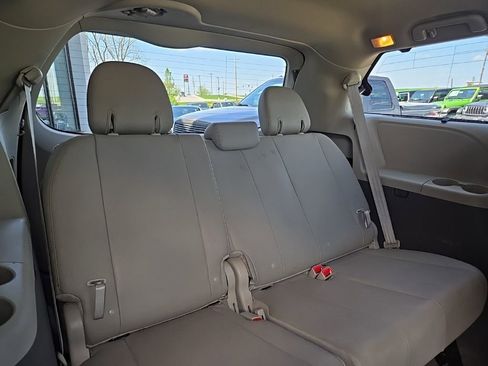 Used 2017 Toyota Sienna XLE AWD/4WD image 93