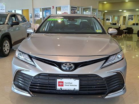 Used 2021 Toyota Camry XLE AWD/4WD image 2