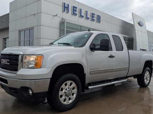 Used 2011 GMC Sierra 2500 SLE w/ SLE Preferred Package AWD/4WD image 3