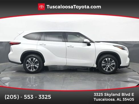 Used 2022 Toyota Highlander XLE FWD image 1